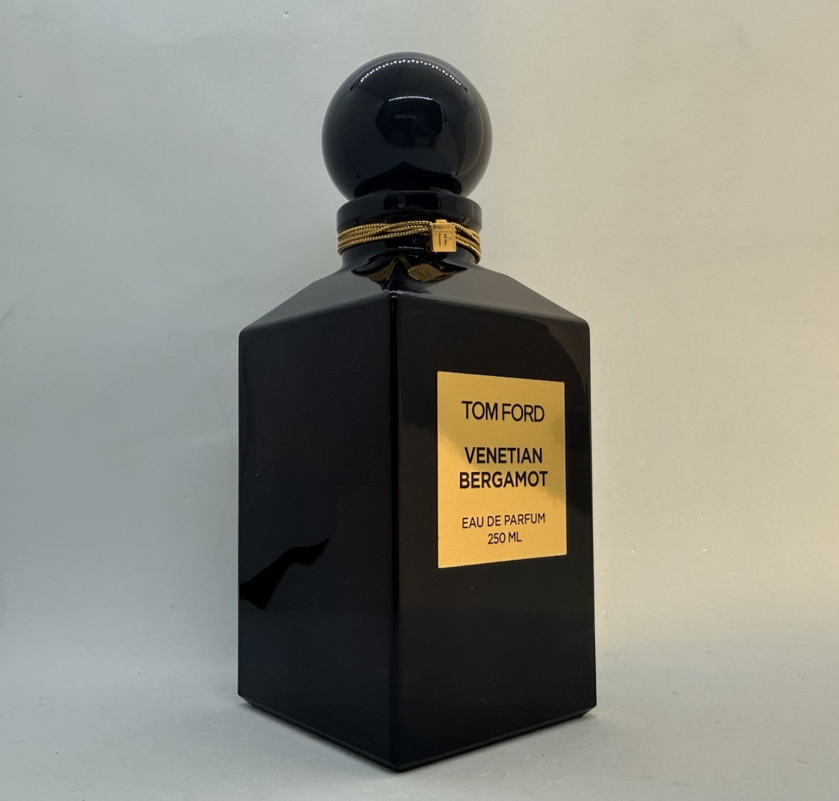 Tom Ford Venetian Bergamot  EDP 250ml/8.5 Oz  (Discontinued)2