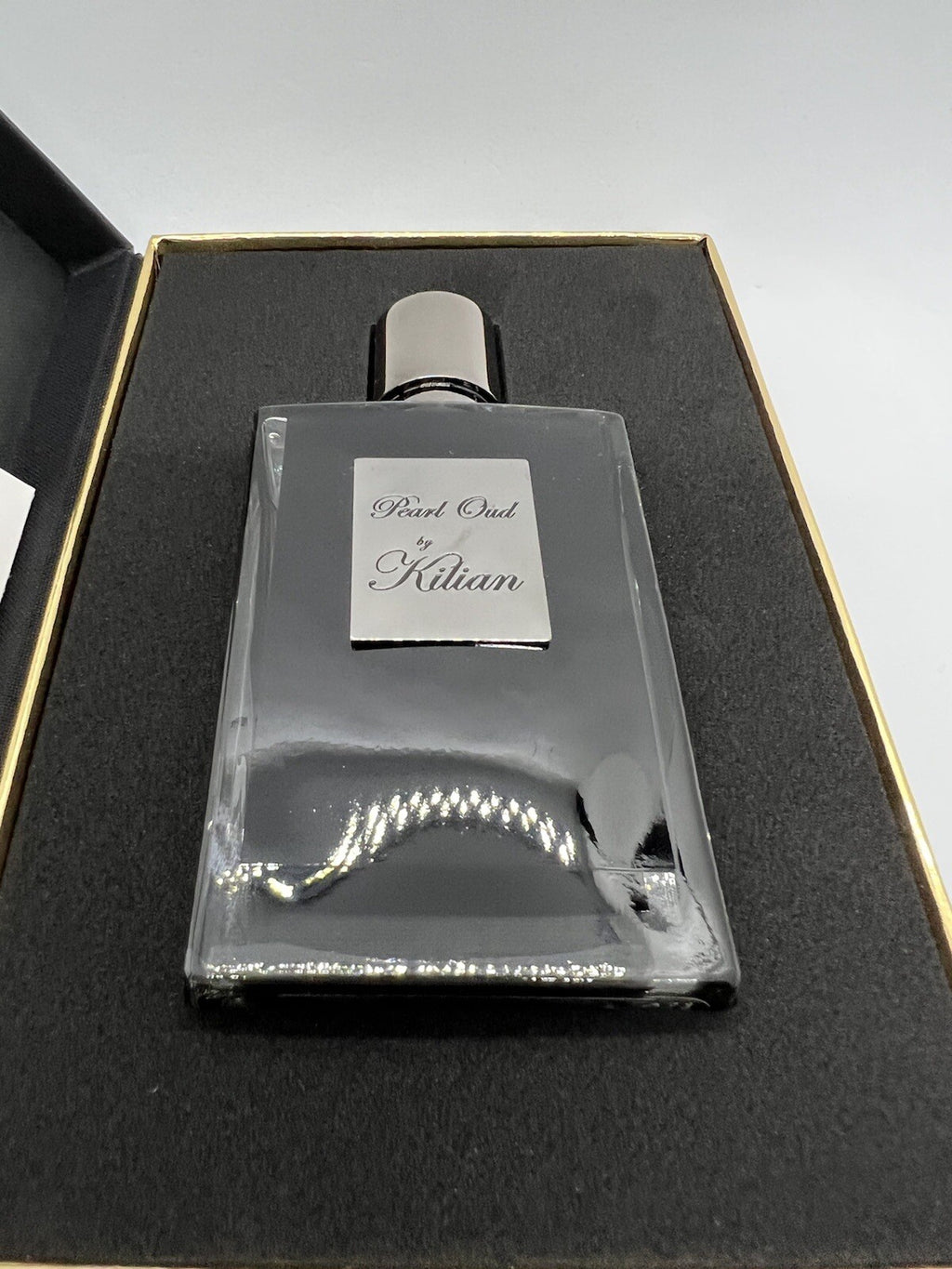 Pearl oud edp By Kilian 50ml/1.7 oz Discontinued Grey Cap/grey Plate1