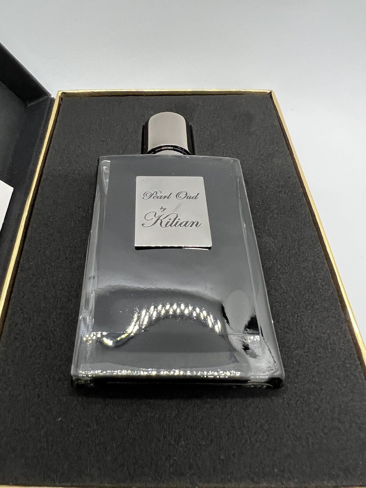 Pearl oud edp By Kilian 50ml/1.7 oz Discontinued Grey Cap/grey Plate1